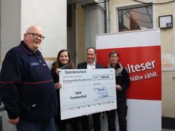 Foto: Klaus Lang, Teamleiter Tafel Frankenthal (l.) und Andrea Kolb (r.), stellv. Leiterin Tafel Frankenthal, Tanja Wagner (2. v. l.), Geschäftsführerin Malteser Hilfsdienst e.V. Frankenthal, Dr. Stephan Timmermann, CEO der KSB SE & Co. KGaA (2.v.r). Nicht auf dem Foto Heidi Stephan, Leiterin der Tafel Frankenthal. (Quelle: Malteser Frankenthal).