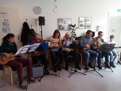 Zum beliebten Neujahrsempfang kamen viele Besucher in die Villa Malta, um ausgelassen zu singen oder zu tanzen. (Quelle: Malteser Frankenthal)